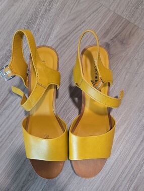 New Lucky Brand Mustard Yellow Slingback Sandals